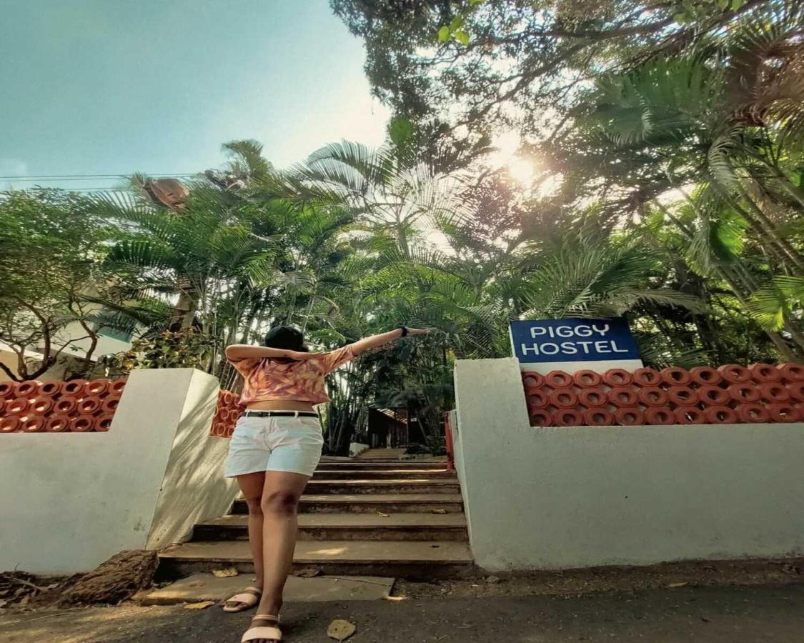 Piggy Calangute By Urban Nomads - Dorms & Pvt Rooms Exterior foto