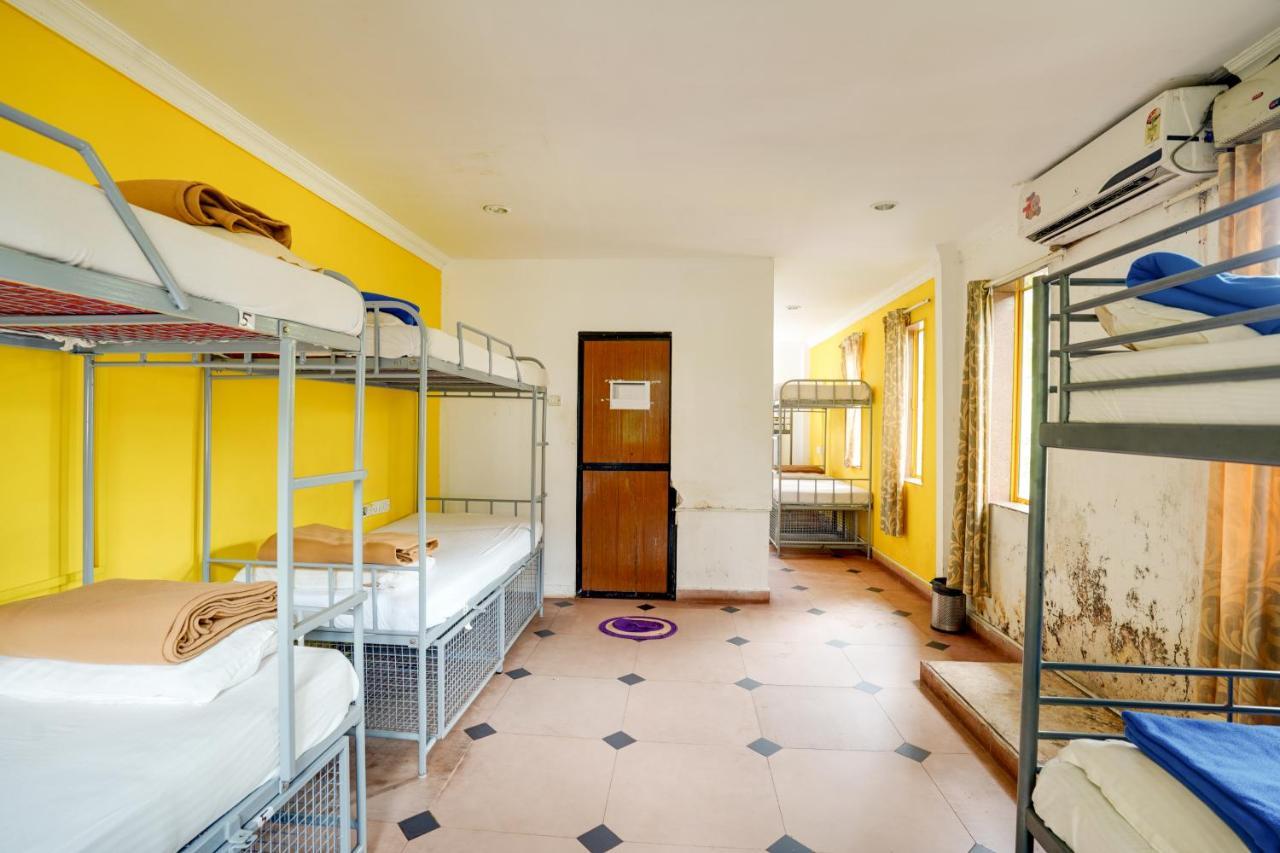 Piggy Calangute By Urban Nomads - Dorms & Pvt Rooms Exterior foto
